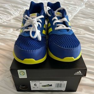 NWT Boys Size 6 adidas Tennis Shoes Sneakers Blue